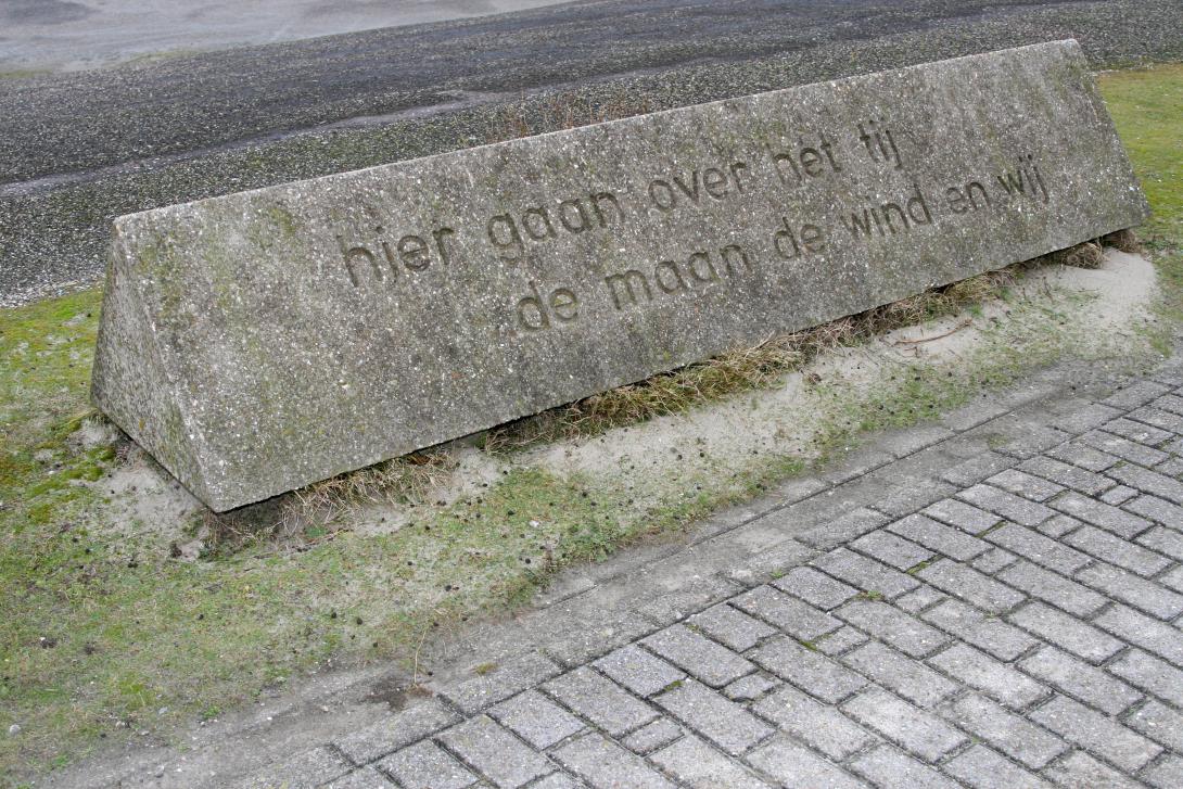 Monument op de Stormvloedkering Oosterschelde (Beeldbank RWS)